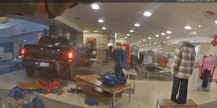 LIVE AT 6 🔴 Never before seen dash and body camera footage show Kempner man wrecking pickup into Killeen Mall