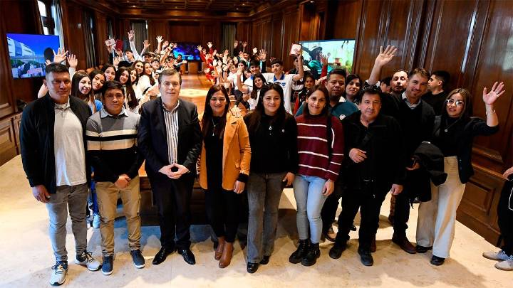 Alumnos de los departamentos Ojo de Agua, Quebrachos y Figueroa visitaron Casa de Gobierno