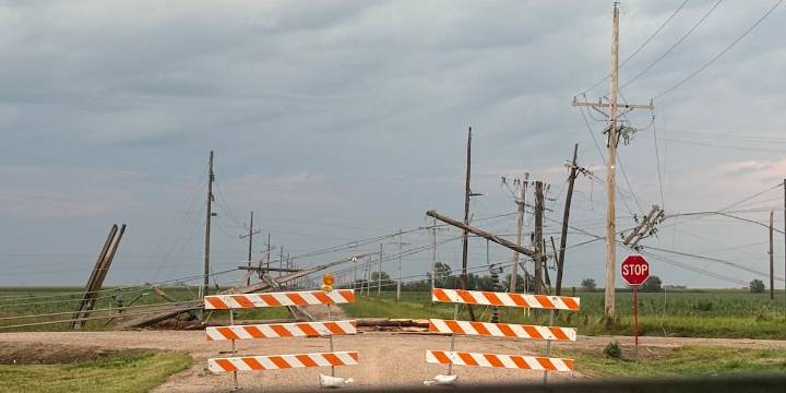 Over 600 without power in Saline County