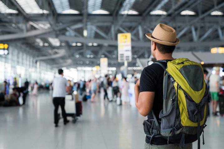 El programa de autodeportación con incentivo económico genera alarma y división en la comunidad inmigrante
