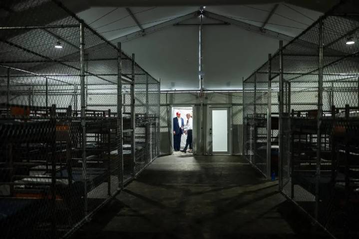 Ordenan cierre de Alligator Alcatraz en 60 días; jueza prohíbe ingresar más detenidos