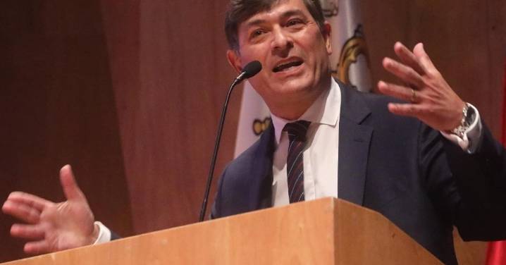 Parisi presidenciable y su cuestionado CV: "Es sintomático de una democracia en crisis"