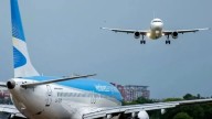«Hace un año que no tenemos aumento salarial»: sigue el paro de controladores aéreos