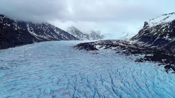 Hallan cuerpo de hombre desaparecido hace 28 años en un glaciar derretido