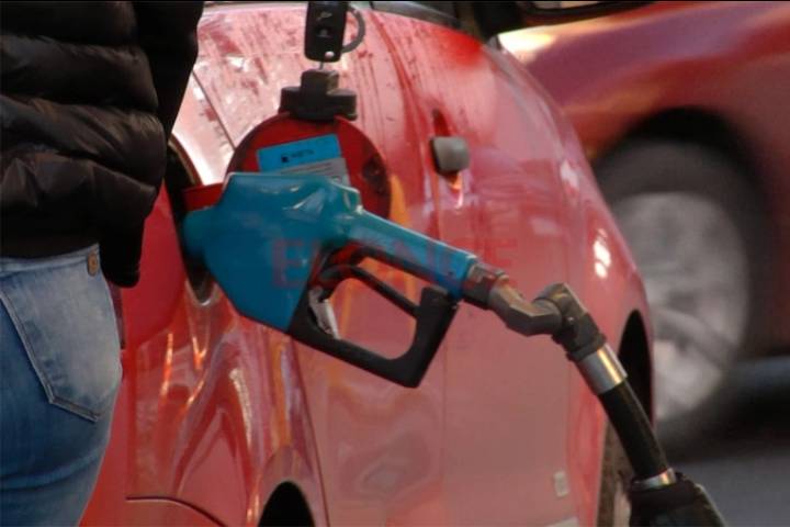 Aumento de los combustibles: cuánto cuesta llenar el tanque con YPF y Shell en Paraná