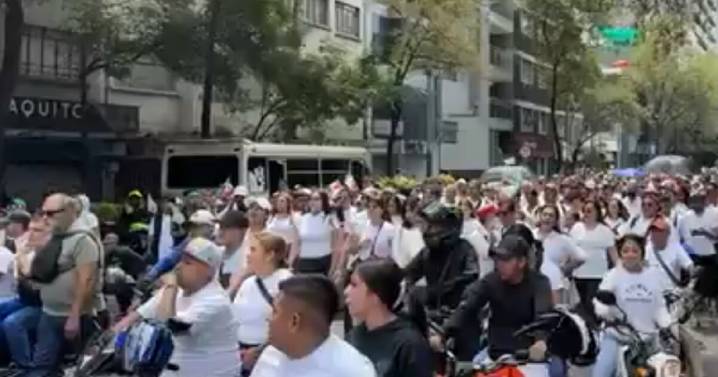 Marcha ‘La Resistencia’ recorre CDMX: Rojo de la Vega y figuras de oposición encabezan protesta