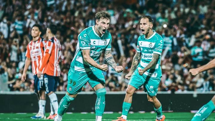 Chivas falla penal y cae ante Santos Laguna