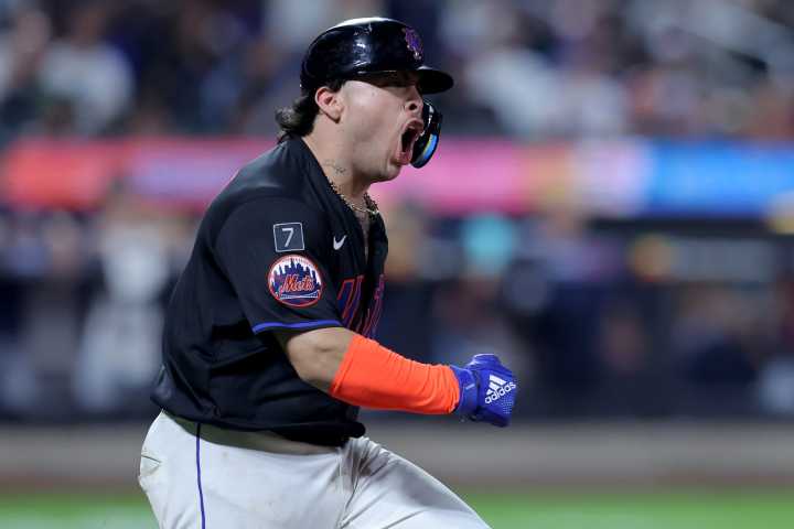 Mets star catcher will start rehab assignment this week; return will depend on pain tolerance