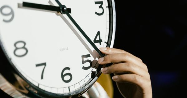 Cambio de hora confirmado 2025: adelantan el reloj como nunca antes en la historia