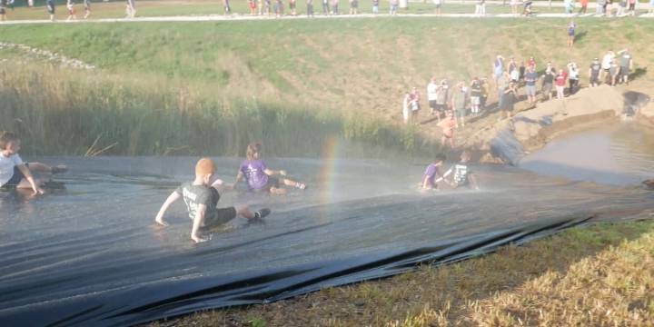 Run in Republic drags participants through the mud