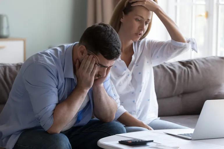Estrés económico exacerba la violencia contra la mujer