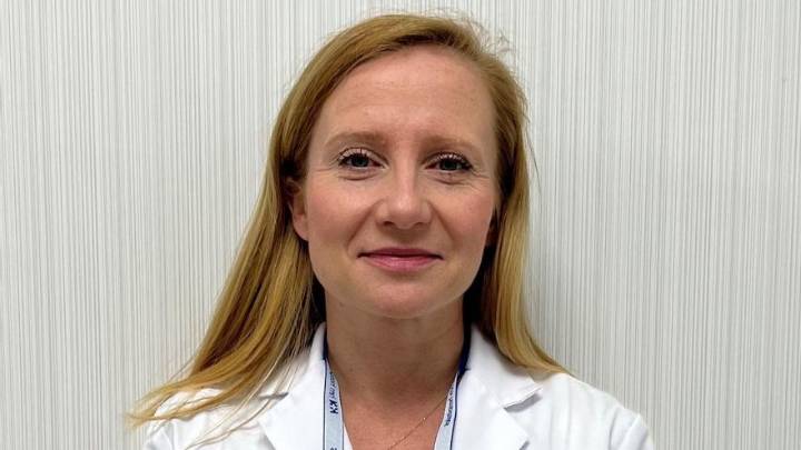 Anna Bernad, médico de familia: "El reto viral de defecar en las piscinas puede transmitir muchas enfermedades"