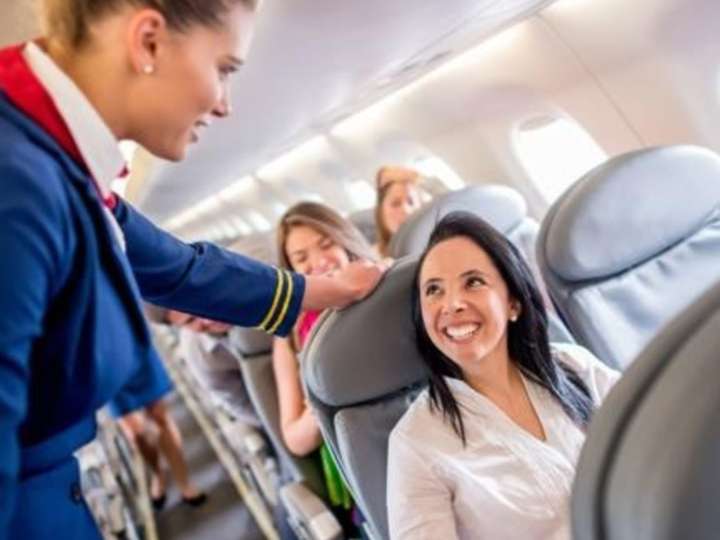 Una famosa aerolínea de Estados Unidos cambia sus políticas y genera polémica por un cambio en sus asientos