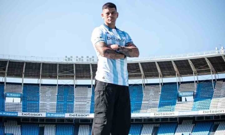 Racing presentó a Marcos Rojo con un irónico mensaje