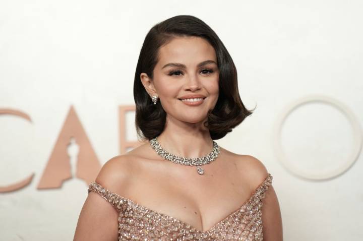 Selena Gomez une esfuerzos con Tajín y lanza un set exclusivo de maquillaje