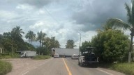 Bloquean presuntos grupos delincuenciales acceso a Escuinapa, Sinaloa