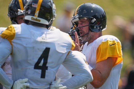 Steelers' Aaron Rodgers eager for helmet switch: 'It looks like a spaceship'