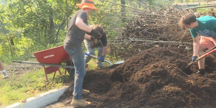 Volunteers come together to keep a dedicated veterans park beautiful