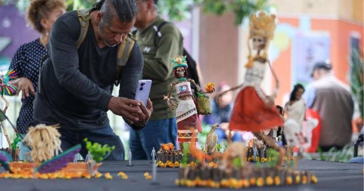 Eligen ofrenda “Encuentro entre voces” para el Día de Muertos 2025 en el Zócalo