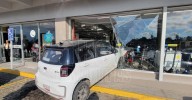 Abuelita se metió con todo y automóvil a la tienda Coppel Madero
