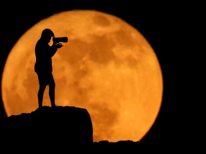 ¿A qué hora se podrá ver la luna llena de agosto 2025 en New York? El mejor momento para disfrutarla a plenitud