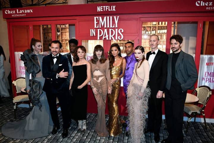 Murió el asistente de dirección de Emily in Paris en pleno rodaje de la quinta temporada