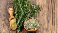 Los beneficios del romero que confirma la ciencia, sus propiedades medicinales, precauciones y cómo prepararlo en infusión