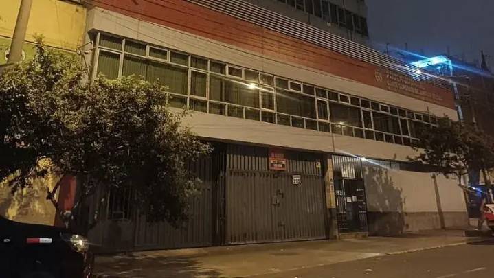Martín Vizcarra pasó la noche en carceleta del Poder Judicial a la espera de conocer donde cumplirá prisión preventiva