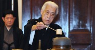 El gran maestro del té, el japonés Sen Genshitsu, muere a los 102 años