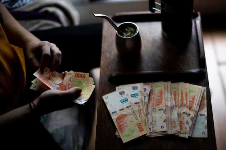 Los salarios privados pierden poder adquisitivo en 2025 y los registrados igualaron a la inflación