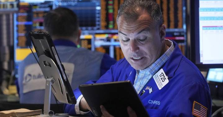 Wall Street ticks lower as more earnings come in ahead of Fed Chair Powell's speech