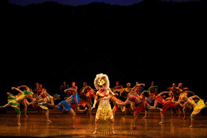 El Rey León se luce con talento mexicano