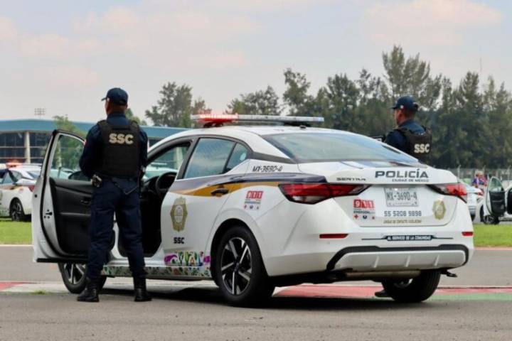 Captan a policías de la CDMX en pleno acto sexual dentro de una patrulla; ¿los suspendieron?