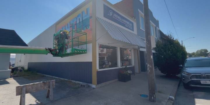 Muralist stops in Canton, Missouri, on journey to paint in all 50 states