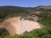 Cierran la playa cántabra de Galizano debido un posible brote de gastroenteritis por contaminación