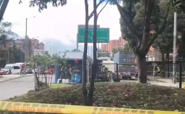 Carrera 70 con Av. Esperanza cerrada 24 horas por limpieza de calzada