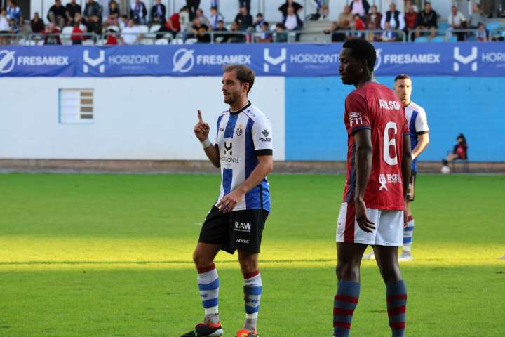 El Real Avilés confirma la baja de Jose Martínez con el reparto de dorsales de la temporada