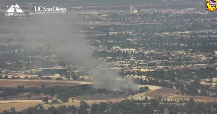 Fire crews halt Sherman Oaks brush fire; officials warn of delays on 405 Freeway