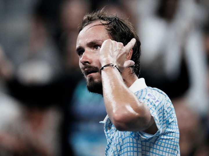 Caos y escándalo en el US Open: un fotógrafo cometió un error y desató la furia de Medvedev antes de su temprana eliminación ante Bonzi