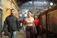 Mayra Mendoza y Ceci Soler visitaron la Cristalería Cooperativa “El Progreso” en Ezpeleta