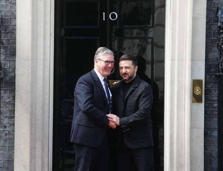 Starmer to welcome Zelensky to No 10 ahead of Trump meeting with Putin