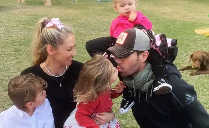 Enrique Iglesias anunció que tendrá su cuarto hijo con Anna Kournikova
