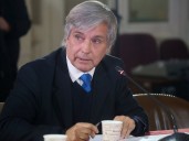 Mayne-Nicholls se declara "más cercano al centro" político y desestima la posibilidad de "gobernar por decreto"
