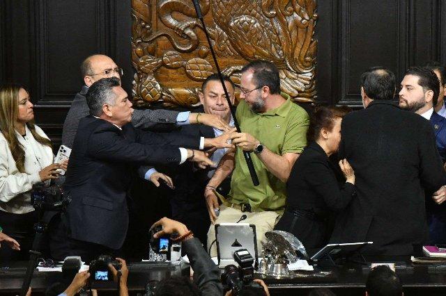 Emiliano González, el empleado del Senado que sobrevivió al altercado de Noroña y Alito
