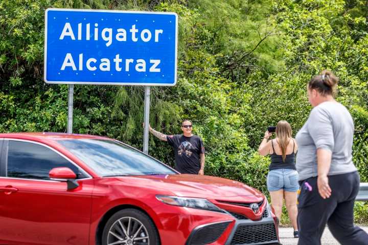 Florida apelará el fallo que cerrará 'Alligator Alcatraz' y avisa que seguirá deportando