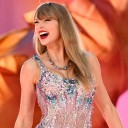 Taylor Swift Shades Male Sports Fans on New Heights