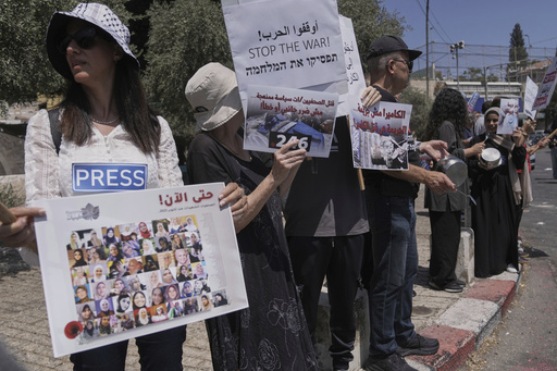 Israelíes y palestinos se unen por la paz en Gaza mientras el padre de Mariam Dagga llora su muerte