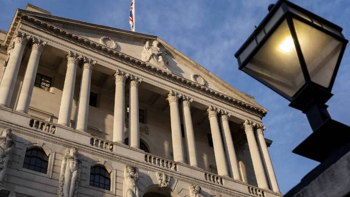 Bank of England cuts interest rate to lowest level in more than two years