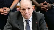 Harvey Weinstein podría ser sentenciado el próximo mes, pero solo si no hay un nuevo juicio por violación no resuelto