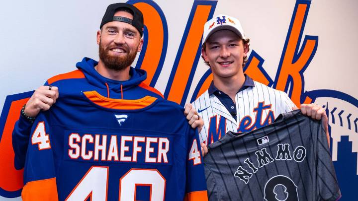 Islanders top pick Schaefer throws out first pitch for Mets
